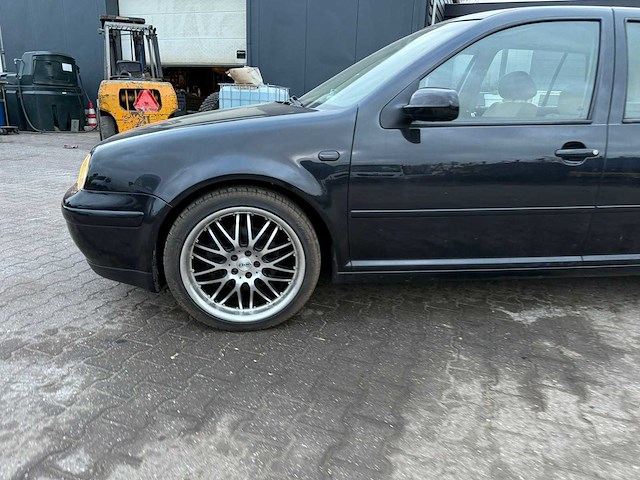 Volkswagen - 2000 - golf - 2.3 v5 highline - personenauto - afbeelding 5 van  17