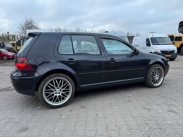 Volkswagen - 2000 - golf - 2.3 v5 highline - personenauto - afbeelding 9 van  17