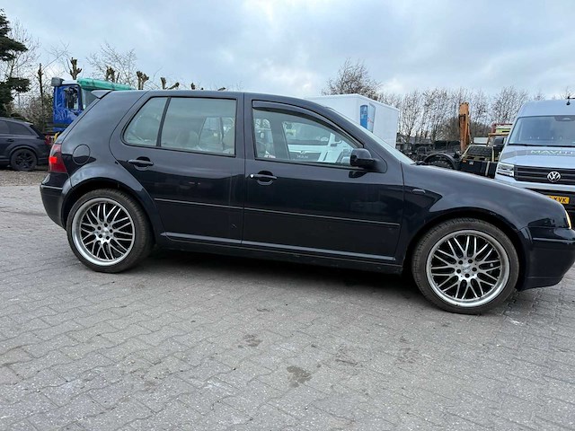 Volkswagen - 2000 - golf - 2.3 v5 highline - personenauto - afbeelding 10 van  17