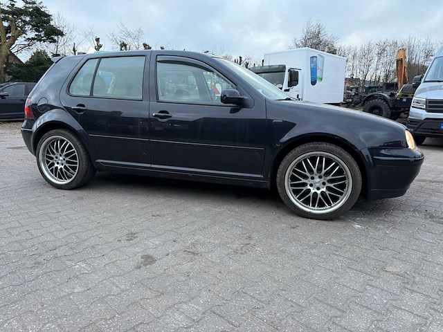 Volkswagen - 2000 - golf - 2.3 v5 highline - personenauto - afbeelding 11 van  17