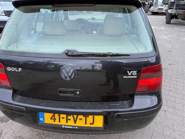 Volkswagen - 2000 - golf - 2.3 v5 highline - personenauto - afbeelding 12 van  17