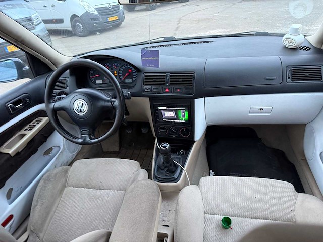 Volkswagen - 2000 - golf - 2.3 v5 highline - personenauto - afbeelding 14 van  17