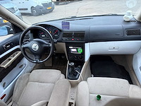 Volkswagen - 2000 - golf - 2.3 v5 highline - personenauto - afbeelding 14 van  17
