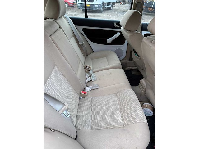 Volkswagen - 2000 - golf - 2.3 v5 highline - personenauto - afbeelding 15 van  17