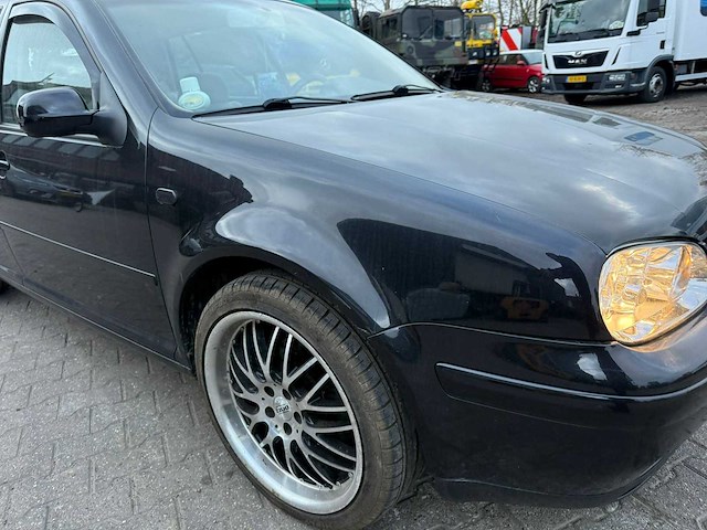 Volkswagen - 2000 - golf - 2.3 v5 highline - personenauto - afbeelding 16 van  17