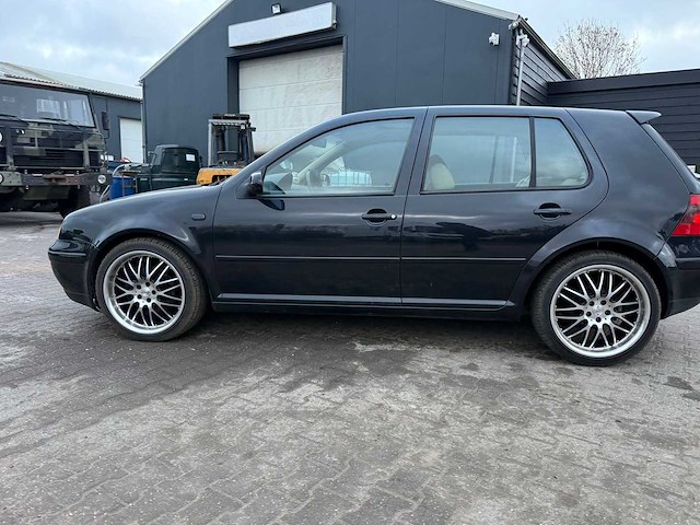 Volkswagen - 2000 - golf - 2.3 v5 highline - personenauto - afbeelding 12 van  32
