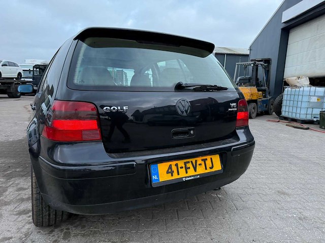 Volkswagen - 2000 - golf - 2.3 v5 highline - personenauto - afbeelding 16 van  32
