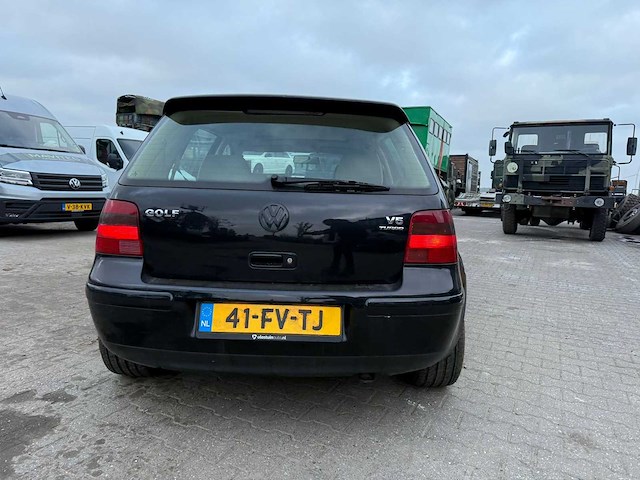Volkswagen - 2000 - golf - 2.3 v5 highline - personenauto - afbeelding 17 van  32