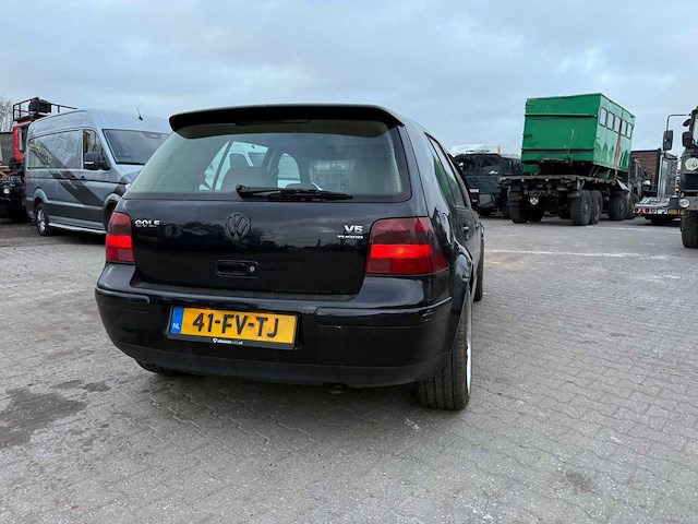 Volkswagen - 2000 - golf - 2.3 v5 highline - personenauto - afbeelding 18 van  32