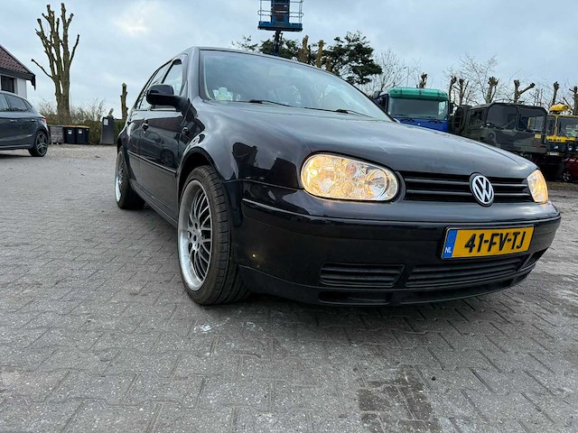 Volkswagen - 2000 - golf - 2.3 v5 highline - personenauto - afbeelding 24 van  32