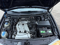 Volkswagen - 2000 - golf - 2.3 v5 highline - personenauto - afbeelding 25 van  32