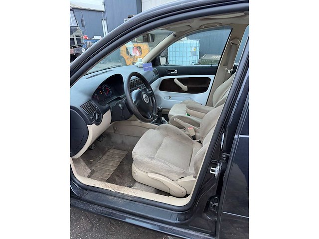 Volkswagen - 2000 - golf - 2.3 v5 highline - personenauto - afbeelding 27 van  32