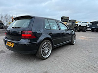 Volkswagen - 2000 - golf - 2.3 v5 highline - personenauto - afbeelding 2 van  32
