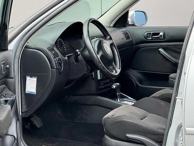 Volkswagen - 2001 - golf - 2.0 highline - 06-hl-zz - afbeelding 13 van  15