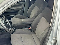 Volkswagen - 2001 - golf - 2.0 highline - 06-hl-zz - afbeelding 14 van  15