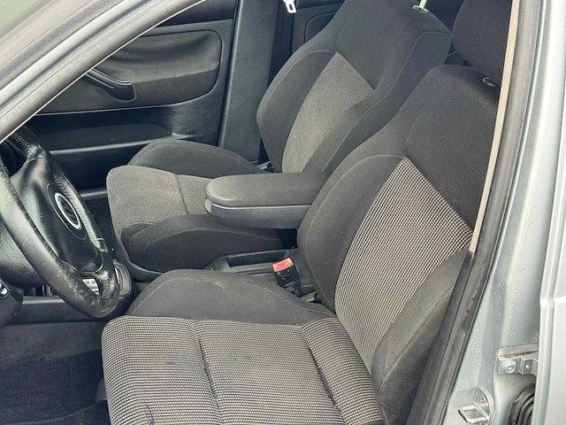 Volkswagen - 2001 - golf - 2.0 highline - 06-hl-zz - afbeelding 14 van  15