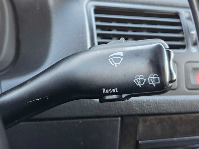 Volkswagen - 2001 - golf - 2.3 v5 gti - 49-hr-tf - afbeelding 6 van  27