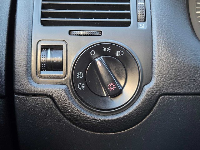 Volkswagen - 2001 - golf - 2.3 v5 gti - 49-hr-tf - afbeelding 13 van  27