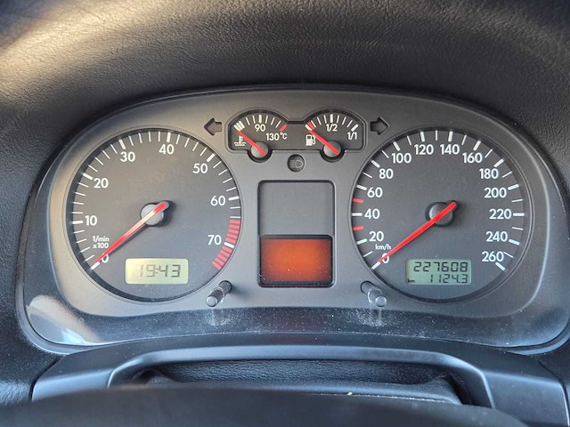 Volkswagen - 2001 - golf - 2.3 v5 gti - 49-hr-tf - afbeelding 2 van  27