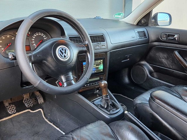 Volkswagen - 2001 - golf - 2.3 v5 gti - 49-hr-tf - afbeelding 2 van  24
