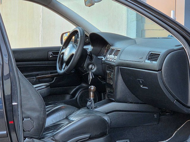Volkswagen - 2001 - golf - 2.3 v5 gti - 49-hr-tf - afbeelding 14 van  24