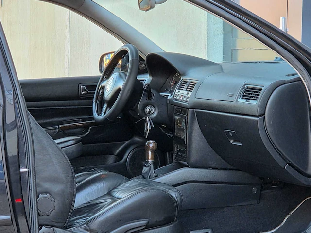 Volkswagen - 2001 - golf - 2.3 v5 gti - 49-hr-tf - afbeelding 16 van  27