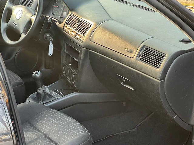 Volkswagen - 2002 - golf - 1.4-16v - 47-jk-sx - afbeelding 9 van  17