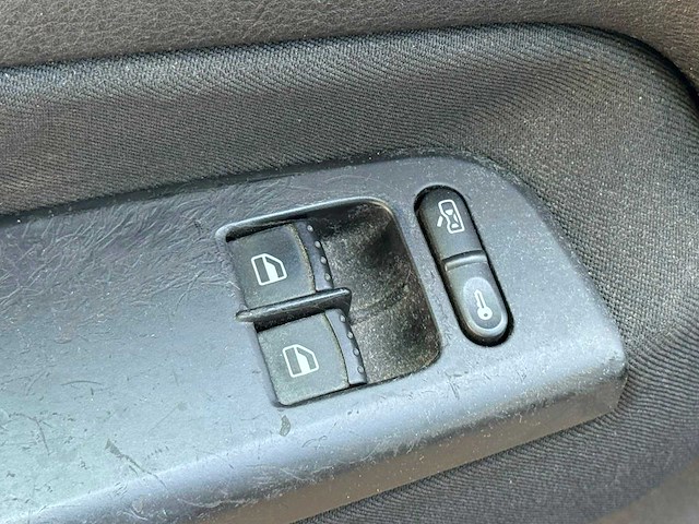 Volkswagen - 2003 - golf - 1.4-16v ocean - personenauto - 97-nb-rf - afbeelding 4 van  16