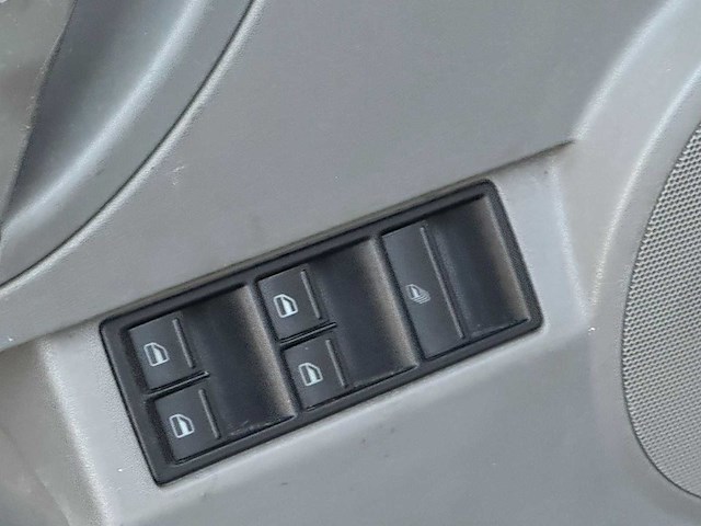 Volkswagen - 2003 - new beetle cabriolet - 1.6 - 49-lz-rs - afbeelding 2 van  10