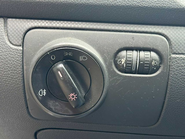 Volkswagen - 2004 - golf - 1.4 trendline - 33-pj-tp - afbeelding 4 van  14