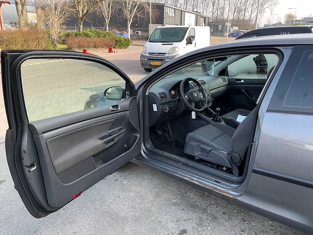 Volkswagen - 2004 - golf - 1.4 trendline - personenauto (94-zfx-7) - afbeelding 22 van  24