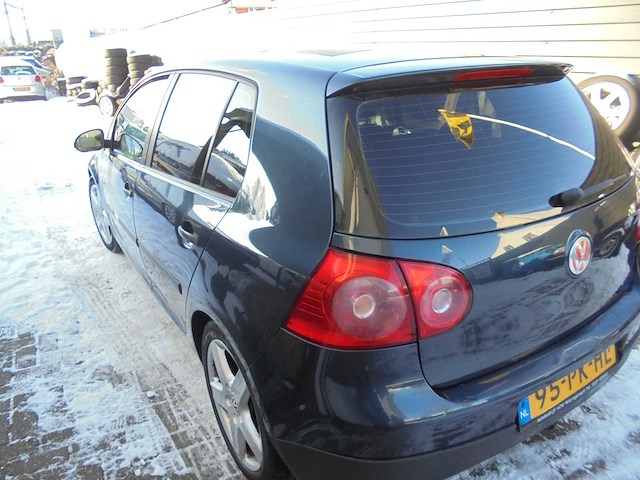 Volkswagen - 2004 - golf - 1.6 fsi trendline - 95-pk-hl - afbeelding 8 van  13