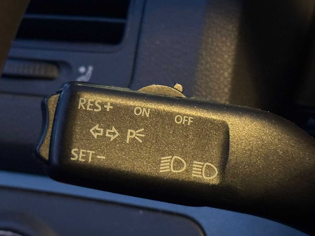 Volkswagen - 2004 - golf - 1.9 tdi comfortline - 31-pg-vp - afbeelding 2 van  5