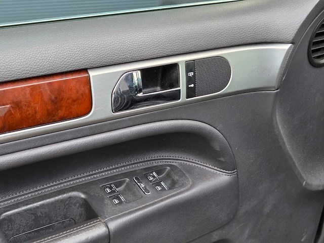 Volkswagen - 2004 - touareg - 3.2 v6 - 28-pn-fs - afbeelding 9 van  21