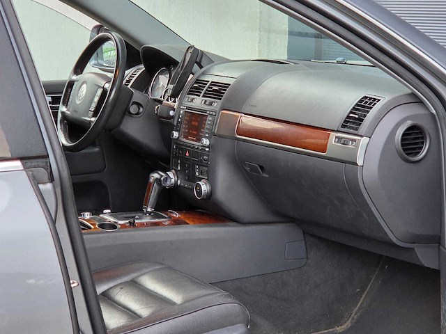Volkswagen - 2004 - touareg - 3.2 v6 - 28-pn-fs - afbeelding 11 van  21