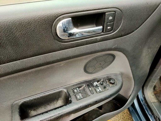 Volkswagen - 2005 - golf plus - 1.9 tdi sportline - 37-rx-ts - afbeelding 3 van  19