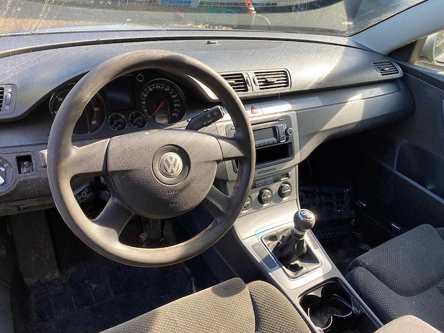 Volkswagen - 2005 - passat - 2.0 tdi comfortline - 10-rl-bh - afbeelding 9 van  15
