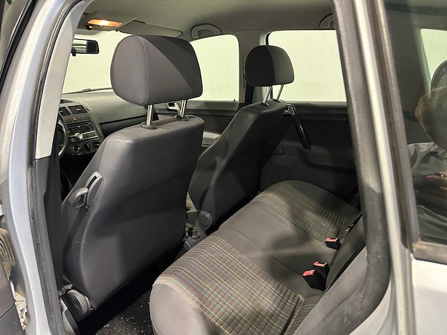 Volkswagen - 2006 - polo - 1.2-12v trendline 86-zkz-5 - afbeelding 2 van  16