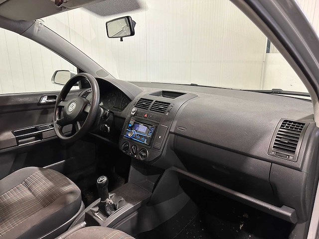 Volkswagen - 2006 - polo - 1.2-12v trendline 86-zkz-5 - afbeelding 3 van  16