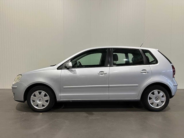 Volkswagen - 2006 - polo - 1.2-12v trendline 86-zkz-5 - afbeelding 9 van  16