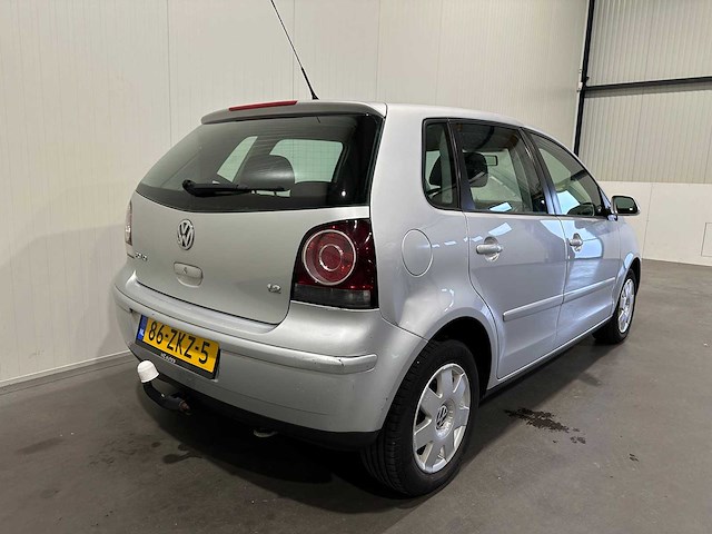 Volkswagen - 2006 - polo - 1.2-12v trendline 86-zkz-5 - afbeelding 12 van  16