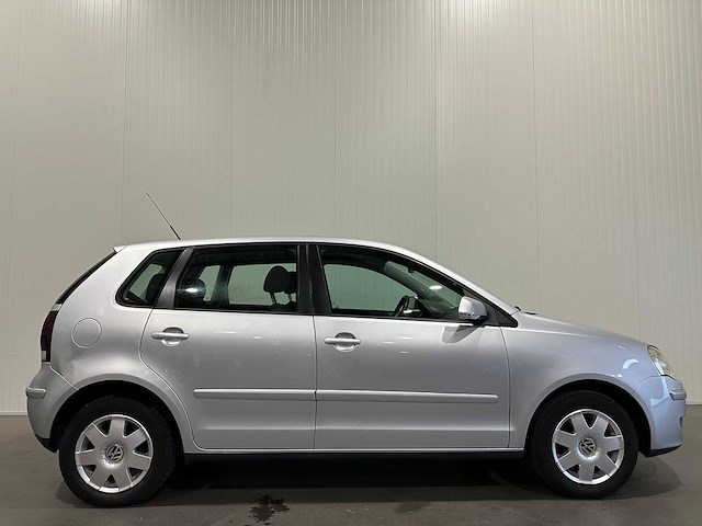 Volkswagen - 2006 - polo - 1.2-12v trendline 86-zkz-5 - afbeelding 13 van  16