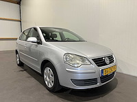 Volkswagen - 2006 - polo - 1.2-12v trendline 86-zkz-5 - afbeelding 14 van  16
