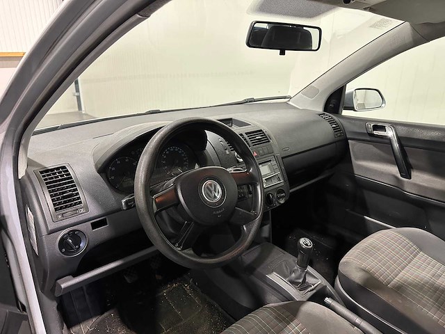Volkswagen - 2006 - polo - 1.2-12v trendline 86-zkz-5 - afbeelding 16 van  16