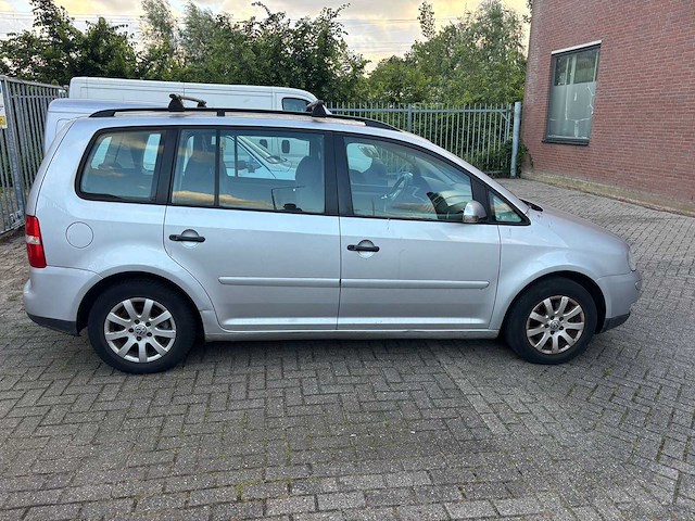 Volkswagen - 2006 - touran - 1.6-16v fsi 7 persoons - personenauto - afbeelding 12 van  15