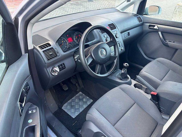 Volkswagen - 2006 - touran - 1.6-16v fsi 7 persoons - personenauto - afbeelding 15 van  15