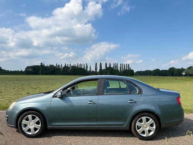 Volkswagen - 2007 - jetta - 1.6 trendline bns - 37-xh-bl - afbeelding 12 van  13