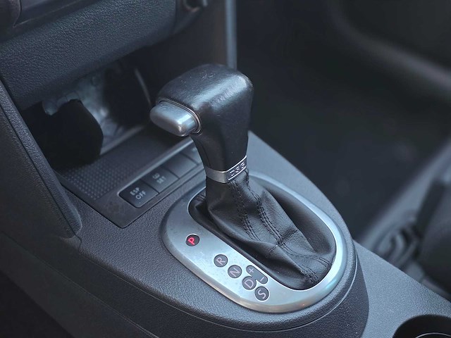 Volkswagen - 2007 - touran - 1.4 tsi highl. bns - 35-nrs-1 - afbeelding 3 van  16