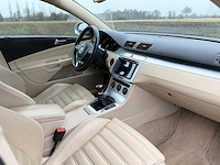 Volkswagen - 2009 - passat - 1.4 tsi highl. bluem - 96-kbf-7 - afbeelding 2 van  16