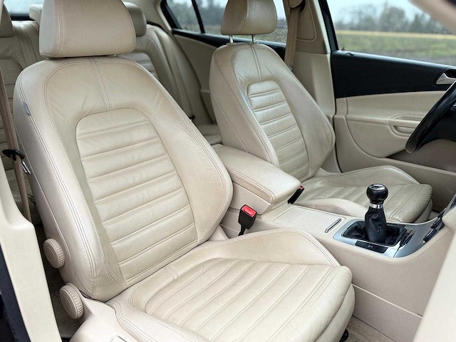 Volkswagen - 2009 - passat - 1.4 tsi highl. bluem - 96-kbf-7 - afbeelding 6 van  16